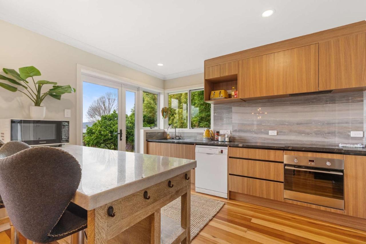 Lakefront Getaway In Rotorua Exterior photo